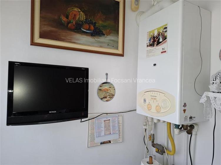 Apartamnet 2 camere, transformat in 3 camere, parter, Longinescu - 11