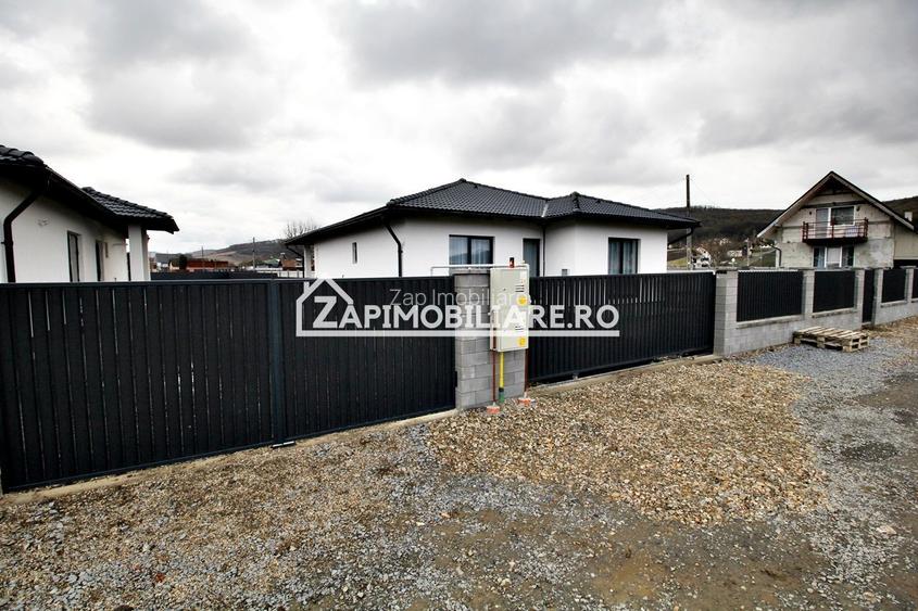 Casă la cheie pe 1 nivel 4cam. 2 bai,1 dresing 650 mp. teren - 27
