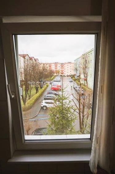 Garsoniera luminoasa, mobilata si utilata, etaj intermediar . Zona Tractorul, Co - 6