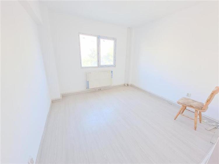Apartament 3 decomandate, etaj 1, renovat, zona Ura