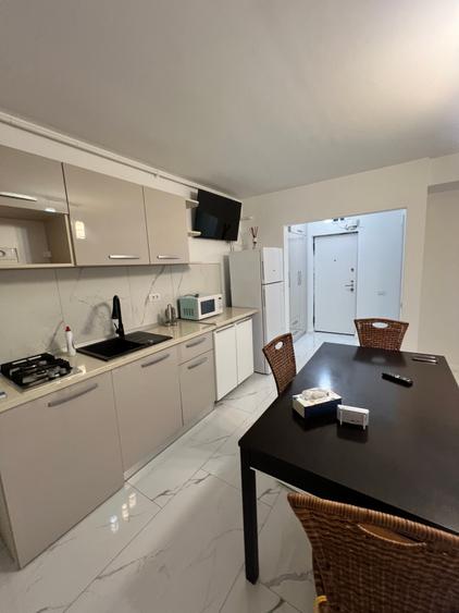 -Garsoniera lux mobilata si utilata complet in primul rand la mare
