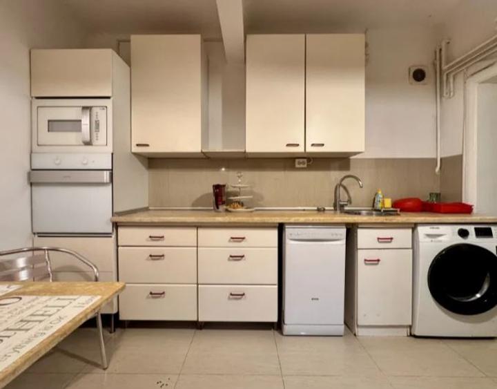 Vatra Luminoasa METROU P-ta IAncului,VILA,4 camere,3 bai,loc  de parcare,terasa