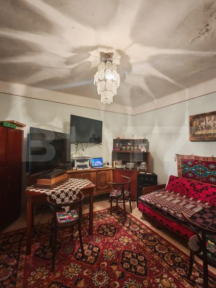 Casa batraneasca renovabila, 1.033 mp teren, zona Poiana