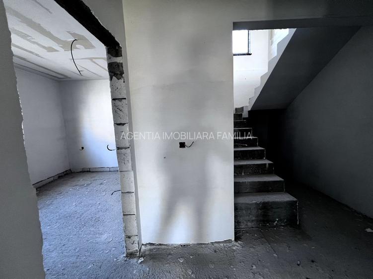 Vanzare casa P+M in Sendreni( in spatele Primariei), pret 99 000 euro - 23