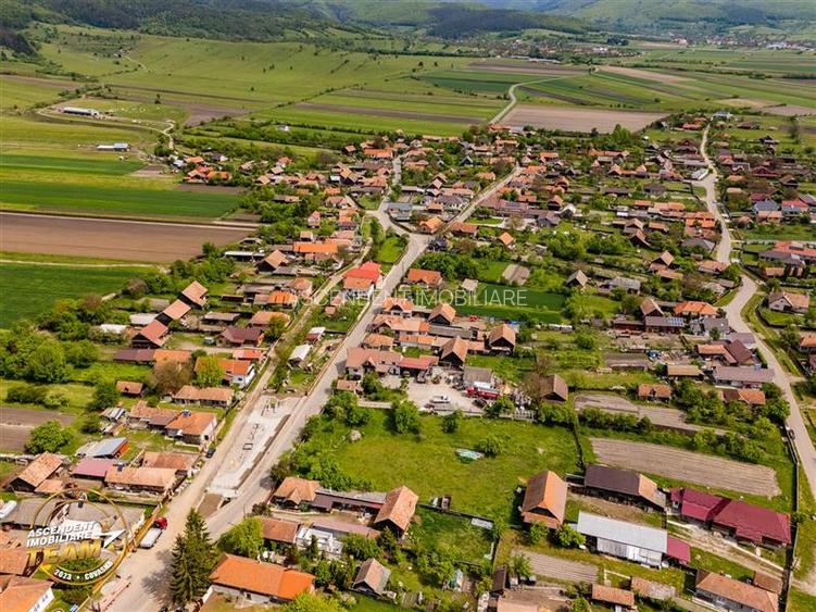 FILM! Pe 1.200mp teren+rezidenta cu gradina inflorata,aproape de Targu Secuiesc: - 26