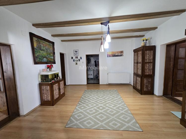 Utvin-Central-Vila S+P+E+M-360mp-2 accese-Garaj - 9