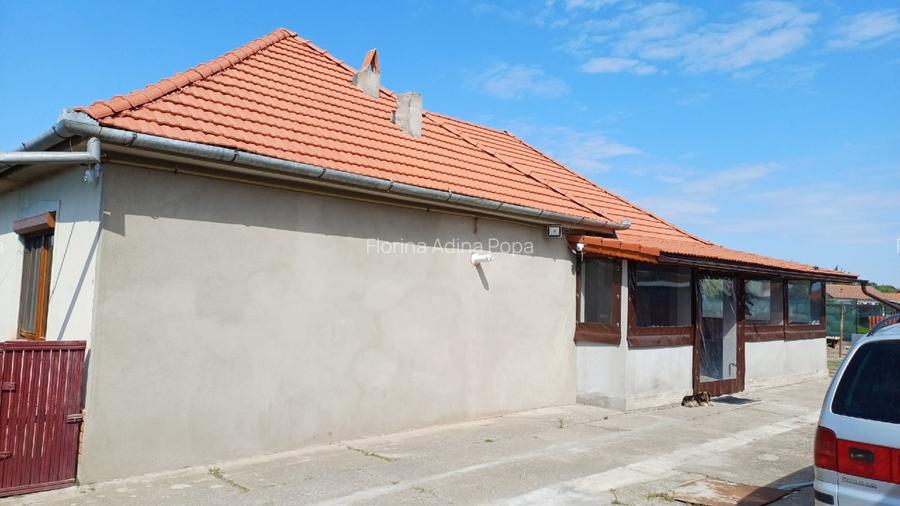  Casă de vânzare cu teren generos – ideală pentru familie  - 3