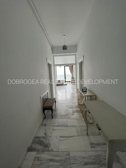 Penthouse mobilat lux , vedere frontală la mare - 12