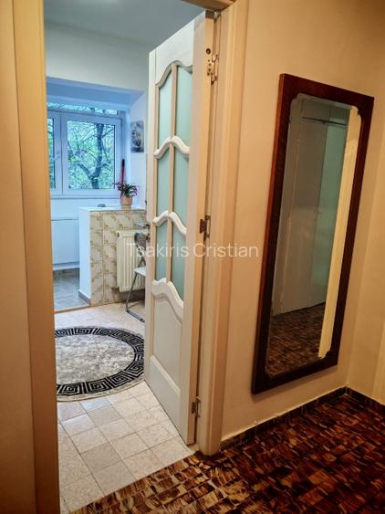 Apartament 2 camere renovat complet - 850 EUR - zona Primaria Sector 1 - 4