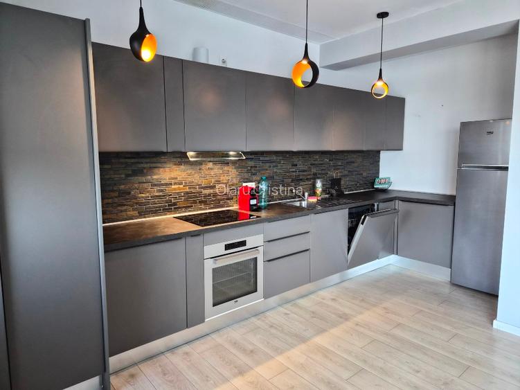 Inchiriez apartament 3 camere cu terasa generoasa  - 2