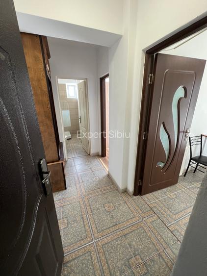 INCHIRIEZ Garsoniera decomandata ,renovata,zona Mihai Viteazul - 8