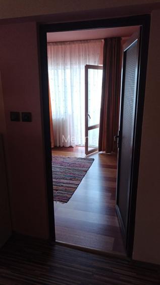 Apartment 3 camere decomandat, mobilat, doua balcoane, centrala gaze. Negociabil - 6