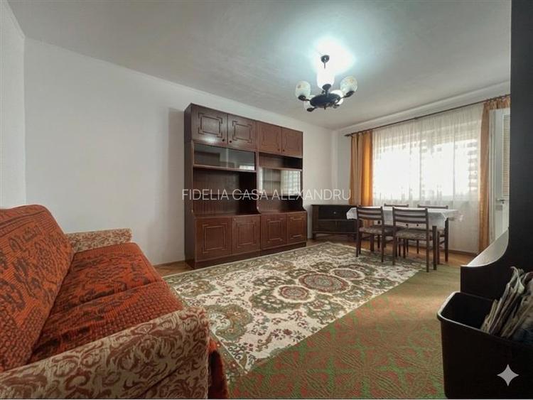 Apartament cu 3 camere decomandat, situat în zona Nicolina 2 – prima parte - 2