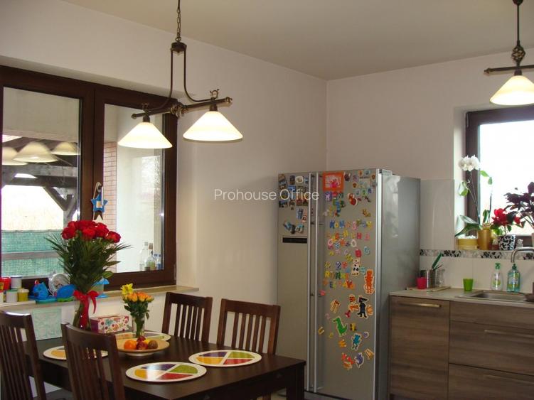 Casa ideală pentru cei care aleg rafinamentul și independența energetică - 9