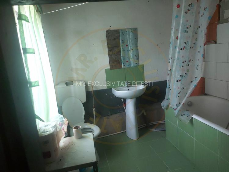 Casa de renovat cu teren 2570 mp in loc. Teiu jud. Arges - 6