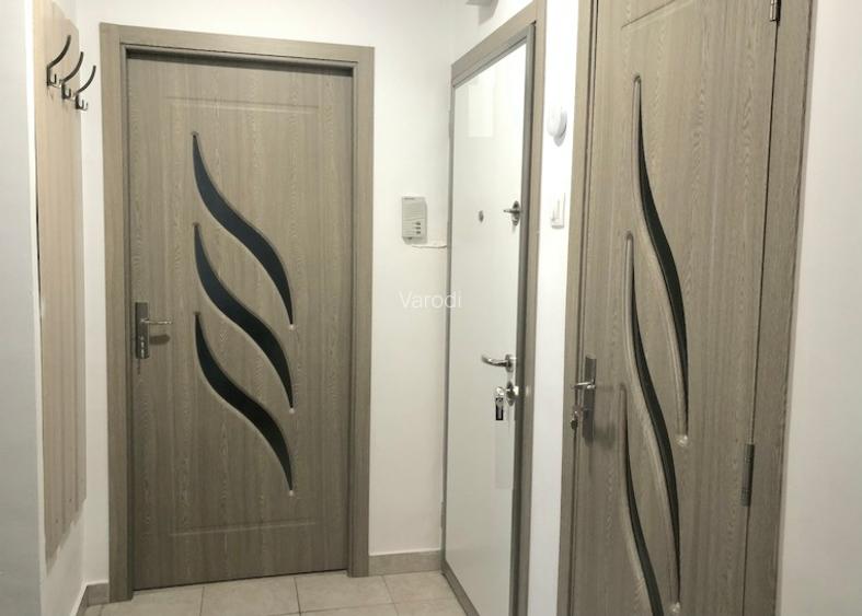 Apartament cu 3 camere 7 Noiembrie, etaj 1 din 4, strada Păcii - 4