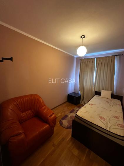 Apartament cu 3 camere decomandat, etajul 2/4, zona Baza 3 - 6