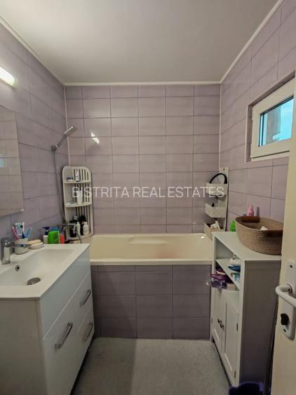 apartament la casa - zona Unirea - 3 camere - bucatarie - baie - teren generos - 6