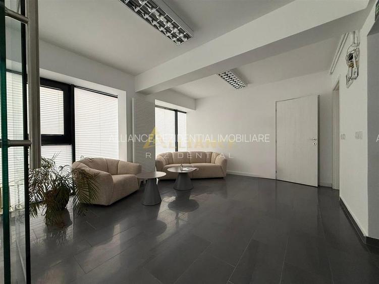 Spatiu de inchiriat etaj 1/3 Metrou Dimitrie Leonida 1 min - 2