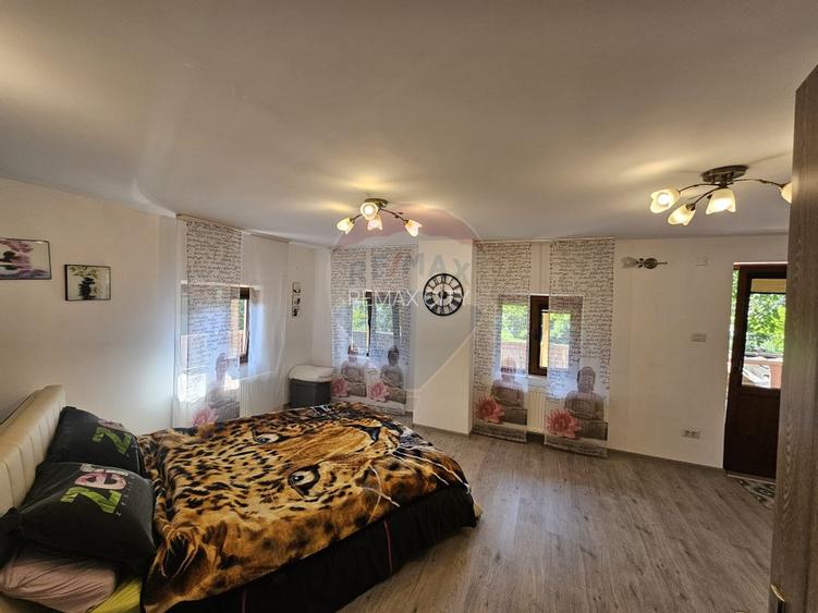 Casă solidă din cărămidă, mobilată, garaj, teren generos – Tarcău - 42