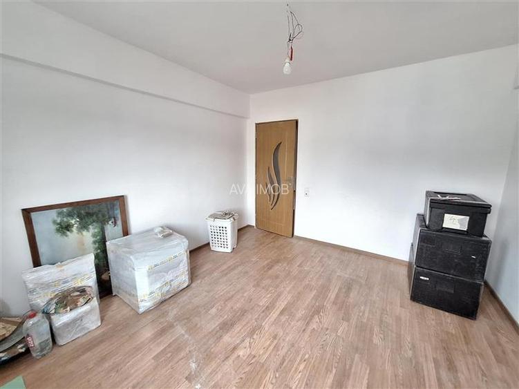 Apartament 4 camere decomandat Milcov-Bacau - 6