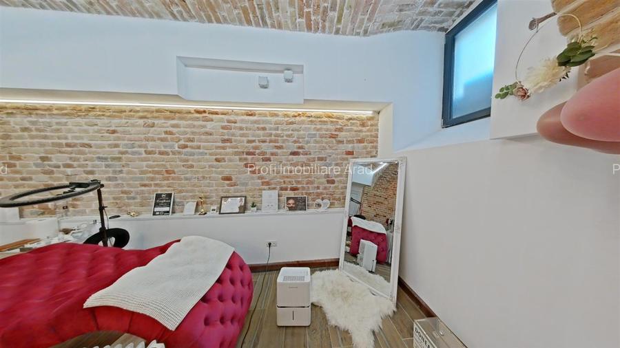 Spatiu langa Primarie pt. prestari servicii, birou, cabinet, salon - renovat - T - 4