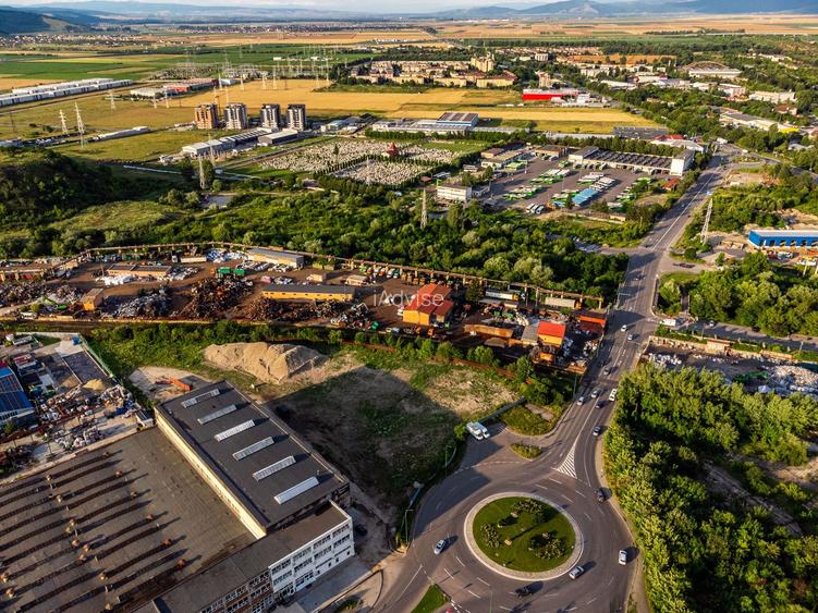 TEREN IN SENS GIRATORIU - 7