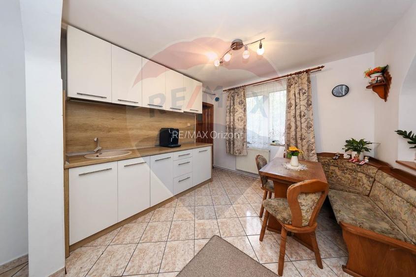 Vilă cu 8 camere de vânzare si spatiu comercial - 33