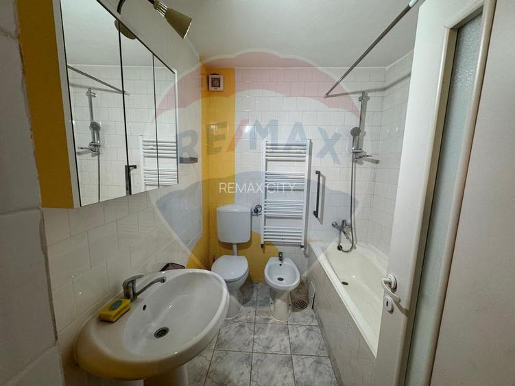 Casă / Vilă cu 6 camere de vânzare în zona Darmanesti - 8