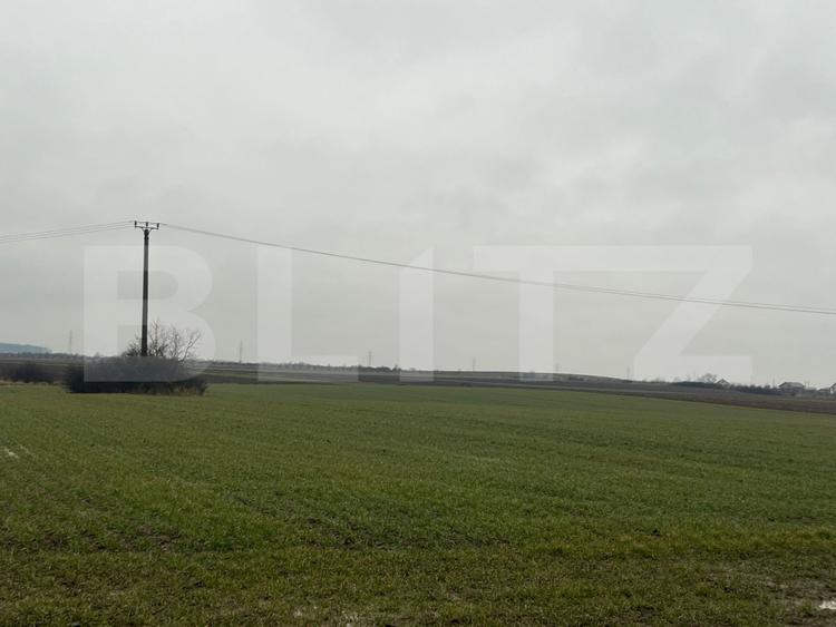 Teren mixt intravilan + extravilan, 10.400 mp, deschidere 50 m, zona Exterior