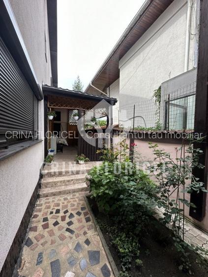 Vanzare vila cu trandafiri in suprafata de 220 mp , teren 536 mp din Domnesti - 13