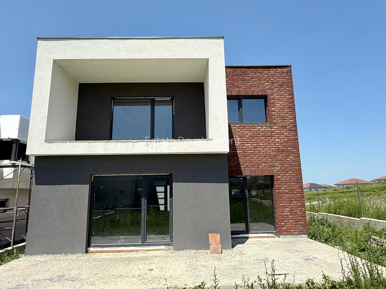 COMISION 0 - Casa individuala 4 camere 120 mp utili + GARAJ 467 teren - 9