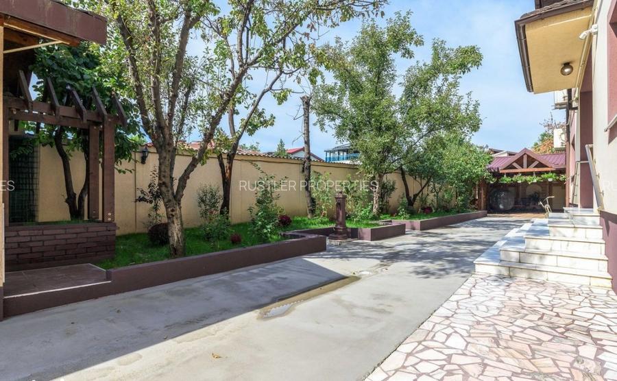 Vila eleganta langa Parcul Circului, 9 camere si 300 mp curte  - 2