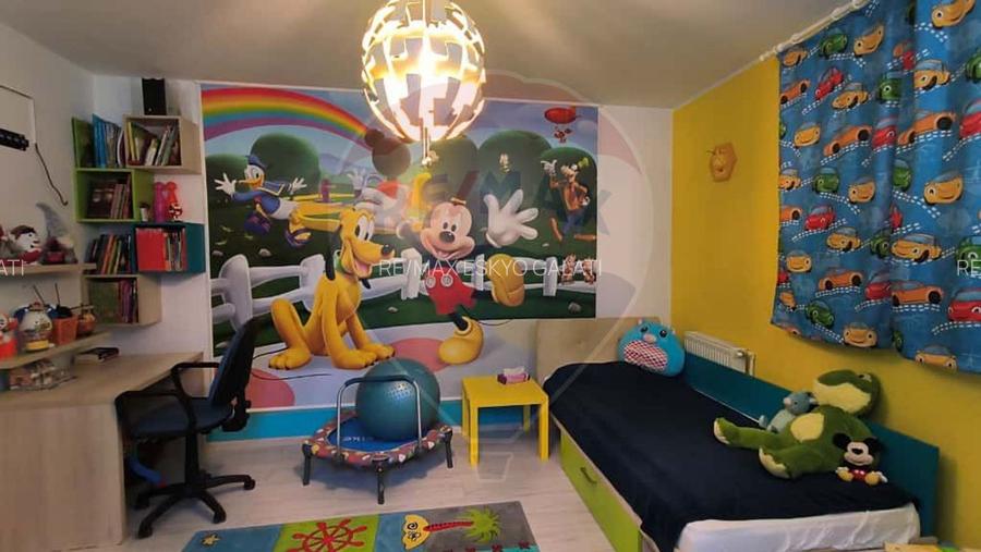 Casă cu piscină de vânzare în zona Piața Centrală Galați - 19