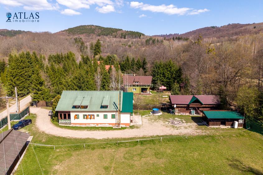 Vile turistice, locație montană superbă, la marginea pârâului,  2600 mp teren - 34