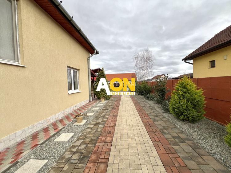 Casa de vanzare - 5 Camere, 2 Bai,  Garaj, 941 mp Teren - 3