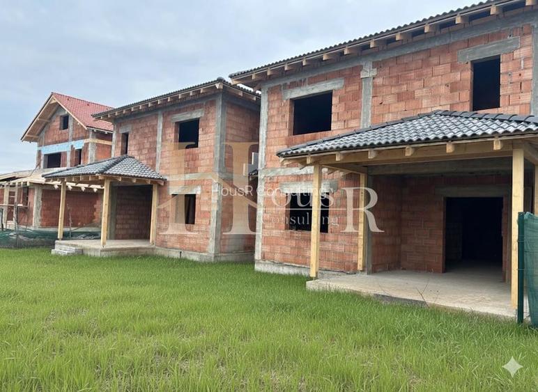 Calitate.Case despartite.365 mp teren.Car Port! - 4