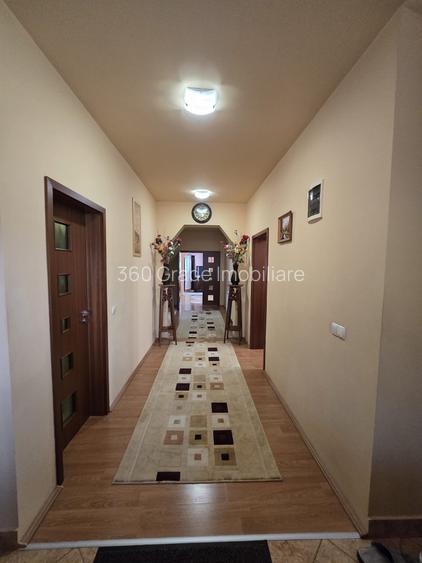 Casă Individuală cu 8 Camere și 4 Băi – de Vânzare în Ciarda Roșie - 375.000 Eur - 12