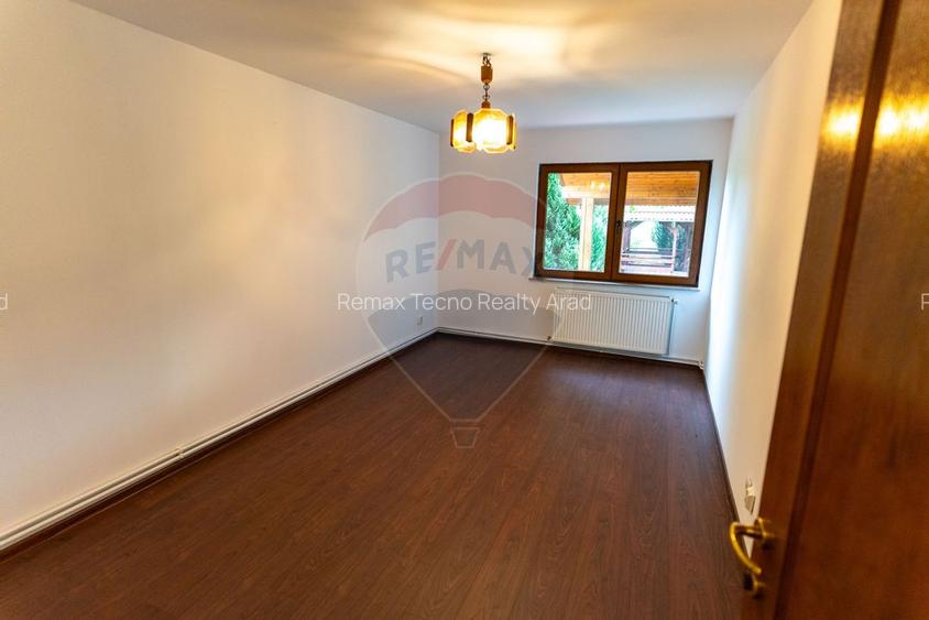 Vila /Pensiune 6 camere in Cristur, jud Hunedoara - 33