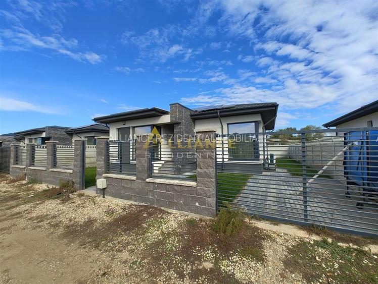 Casa individuala - 3 camere--PANOURI SOLARE - 3