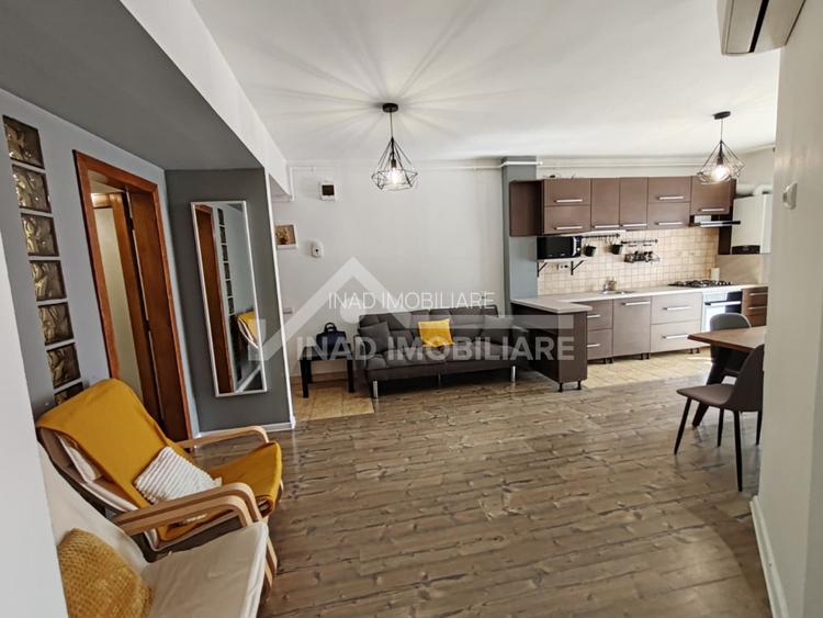 Apartament cu 2 camere+nisa de dormit, balcon, parcare, Str.Florilor - 7