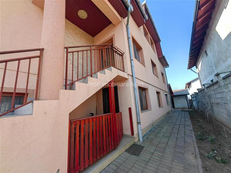 Casa mare cu etaj si 12 camere la principala in Fantanele - 13