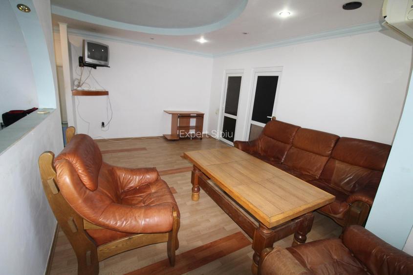 INCHIRIEZ apartament 3 camere ,aer conditionat, zona Terezian - 2