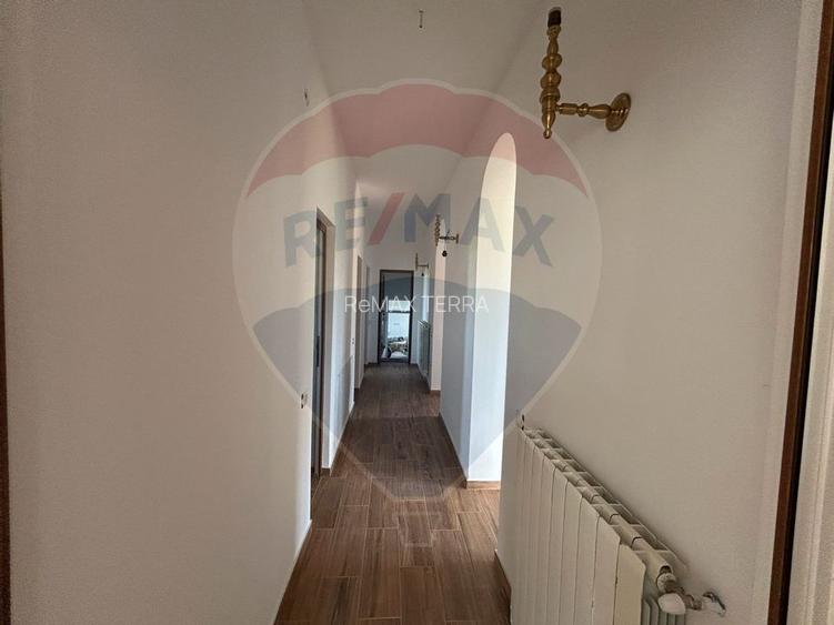 Casă cu 5 camere de vânzare - 9