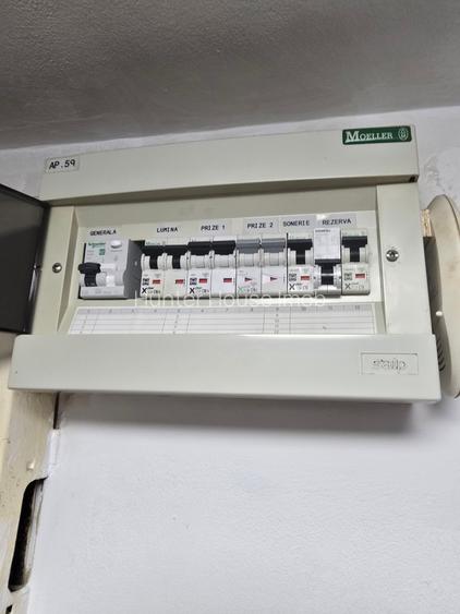 Apartament 3 camere, 2 băi cu geam, aproape de metrou Gorjului. Bloc din 1981 - 22