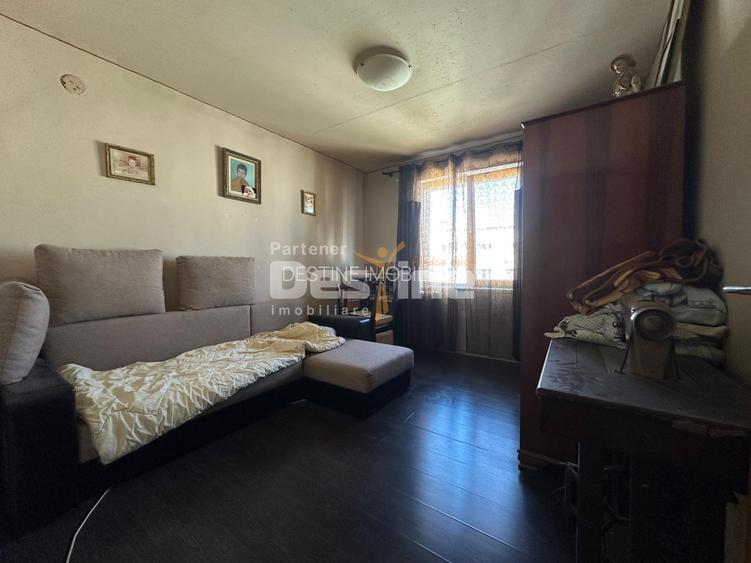 Apartament 3 camere decomandat - 2 bai - etaj 7/8 in zona Vitan - 9