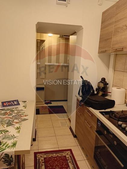 Apartament cu 3 camere de vânzare în zona Craiovita Noua - 2