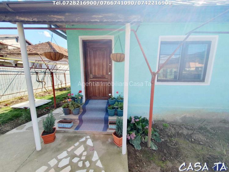 Casa+Teren aferent si Anexe, Str. Petresti - 4