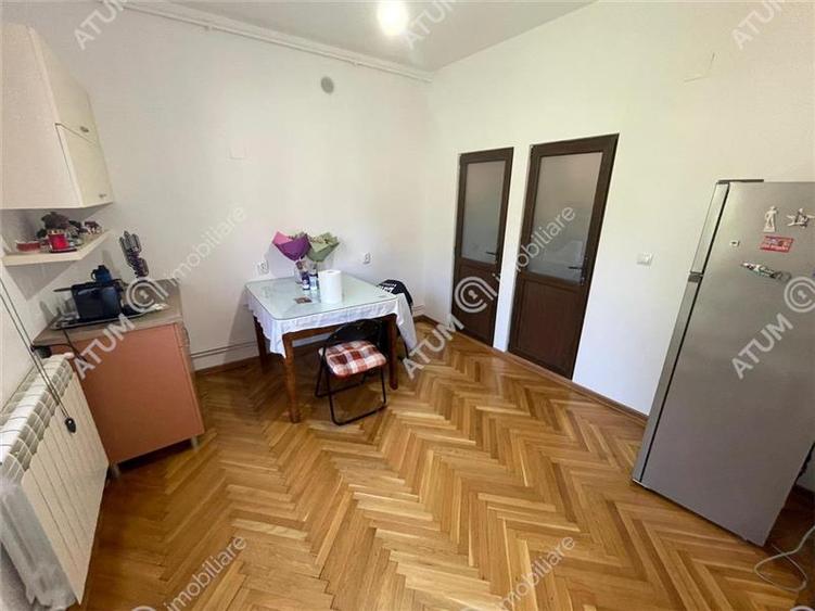 Apartament 2 camere balcon garaj curte libera zona ultracentrala Sibiu