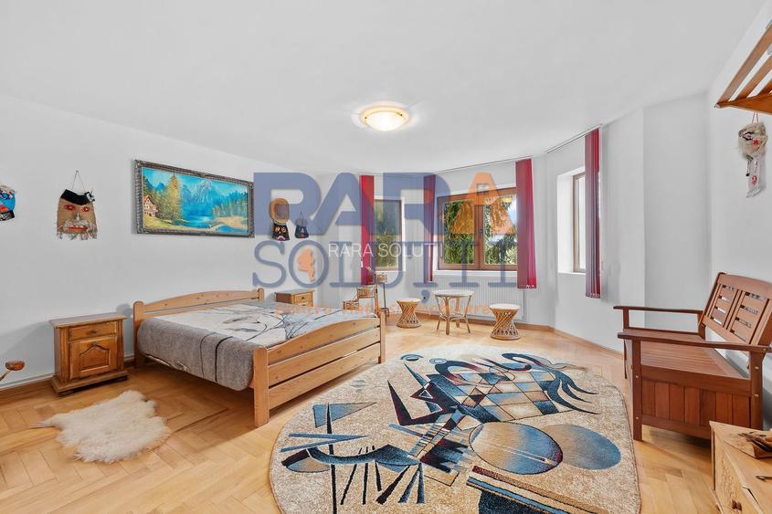 Vilă cu 6 dormitoare, 2 garaje, anexe multiple - 2076 mp teren - 12